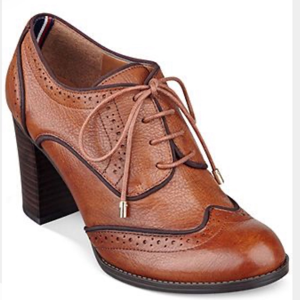 Tommy Hilfiger Women's Fabiole Oxford Shoo…